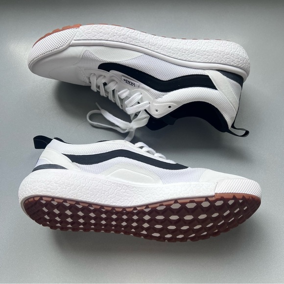 Like New! Vans MTE UltraRange EXO Shoe White with Black Accents - Picture 10 of 16